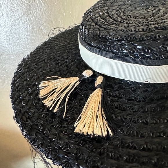 MARVELOUS 1940s\' BLACK STRAW TILT HAT WITH CREAM GROSGRAIN BAND/TASSELS + VEIL main image 5